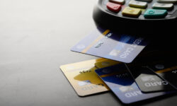 Đáo hạn thẻ tín dụng là gì? Có rủi ro vi phạm gì không?