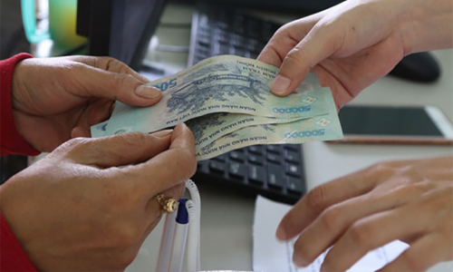 Vay trả góp: So sánh lãi suất, điều kiện và thủ tục vay 2025
